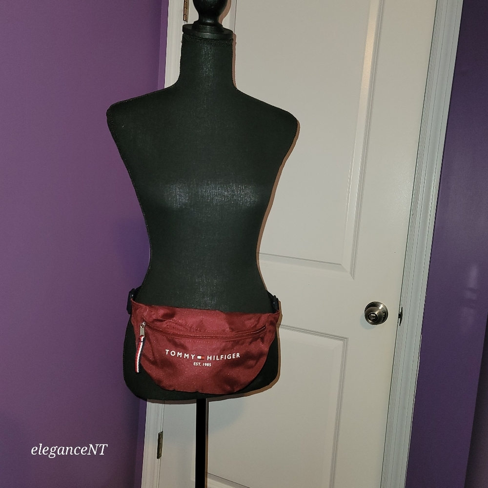 Tommy Hilgiger Unisex Burgundy Fanny Pack Waist / Over Shoulder Bag NWT - Picture 2 of 9